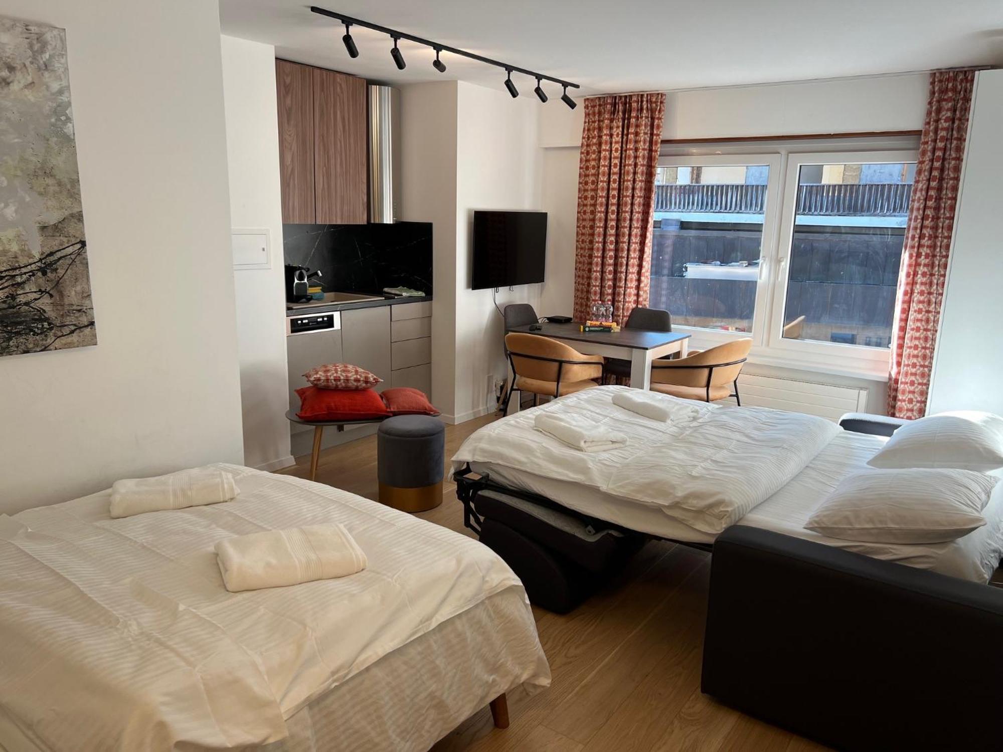 La Perle Montana Apartment ครองส์มอนตานา ภายนอก รูปภาพ