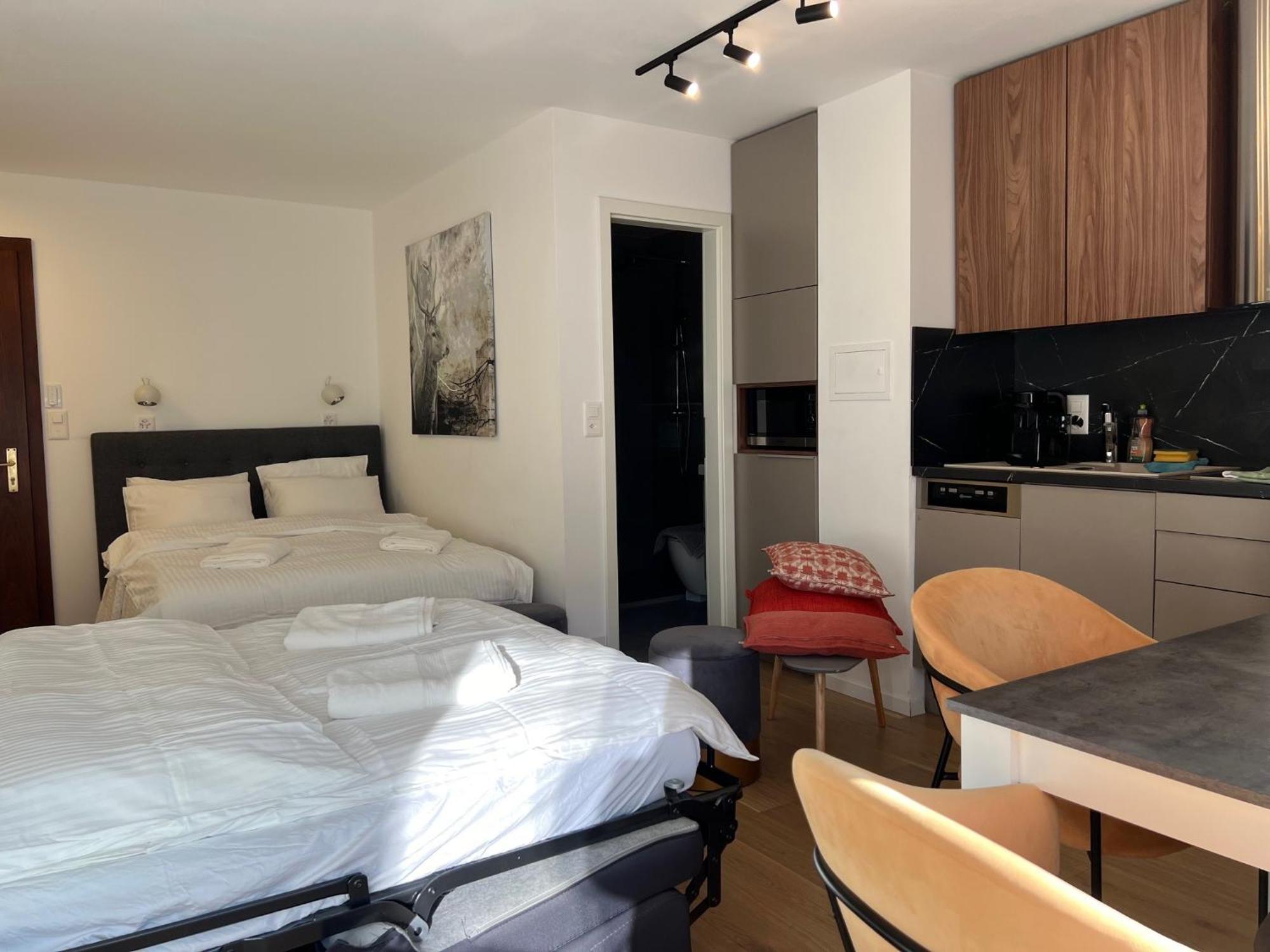 La Perle Montana Apartment ครองส์มอนตานา ภายนอก รูปภาพ